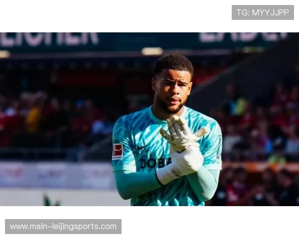 米兰锁定弗莱堡门将阿图博卢或助其跻身德国队新晋替补国门 米兰锁定弗莱堡门将阿图博卢或助其跻身德国队新晋替补国门